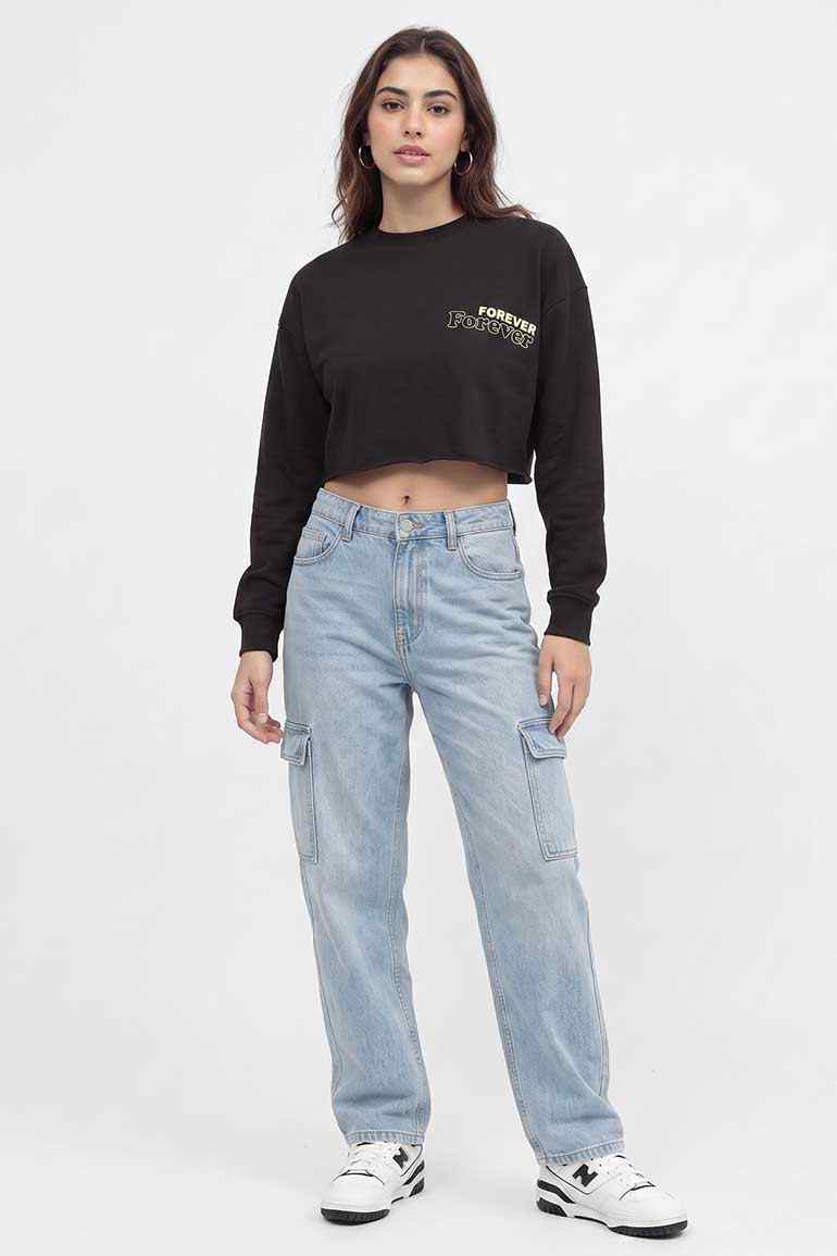 Women's cropped black sweatshirt with crew neck and long sleeves, Forever chest graphic