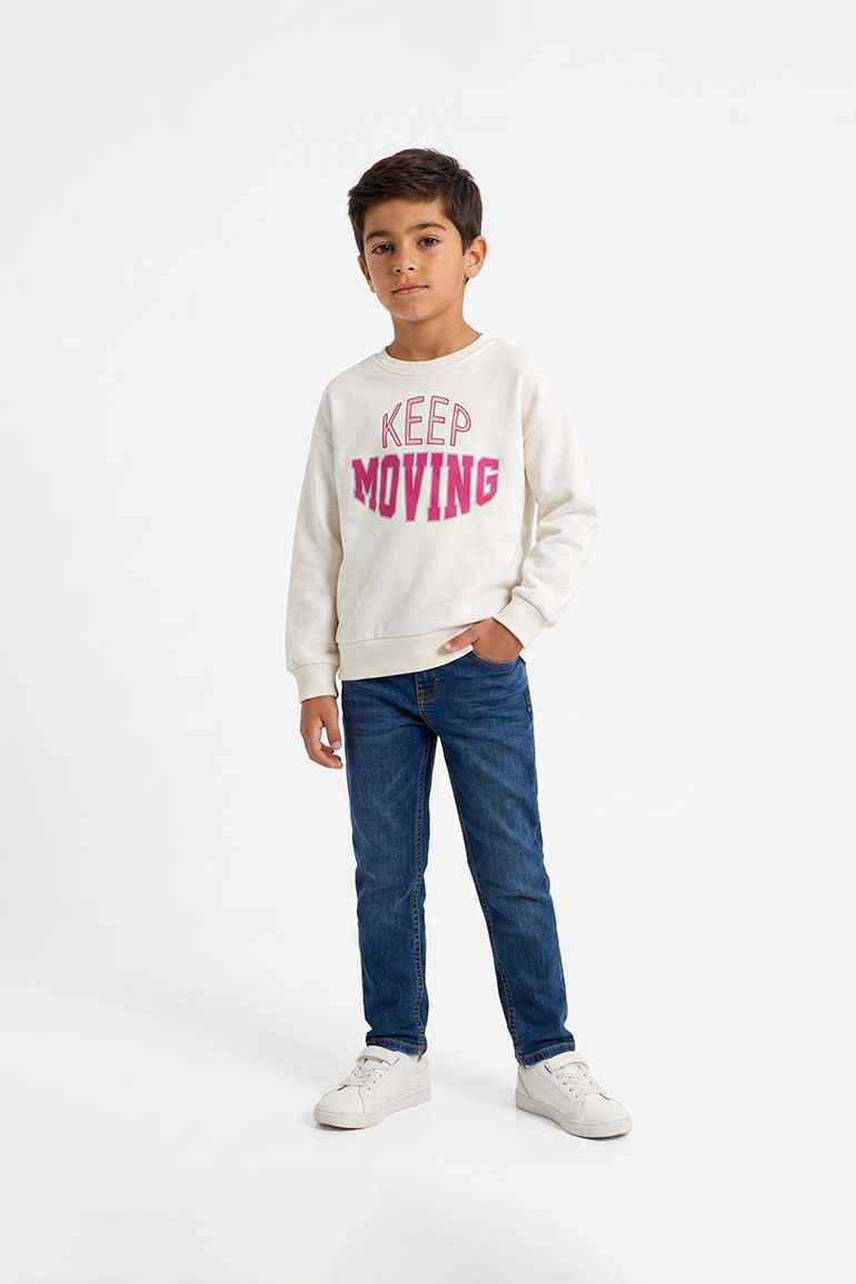 Boys ecru sweatshirt with "KEEP MOVING" typography print