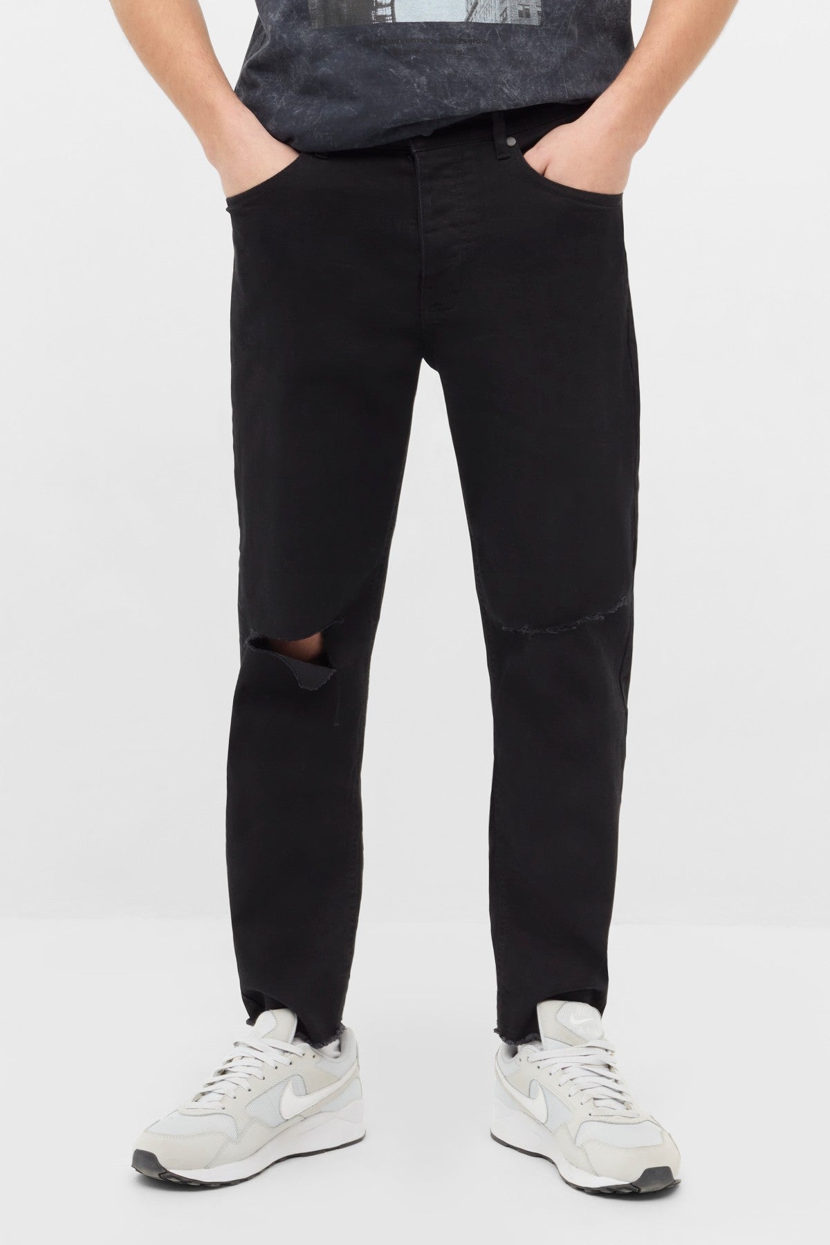 Distructed Slim Fit Jeans For Men - Black 